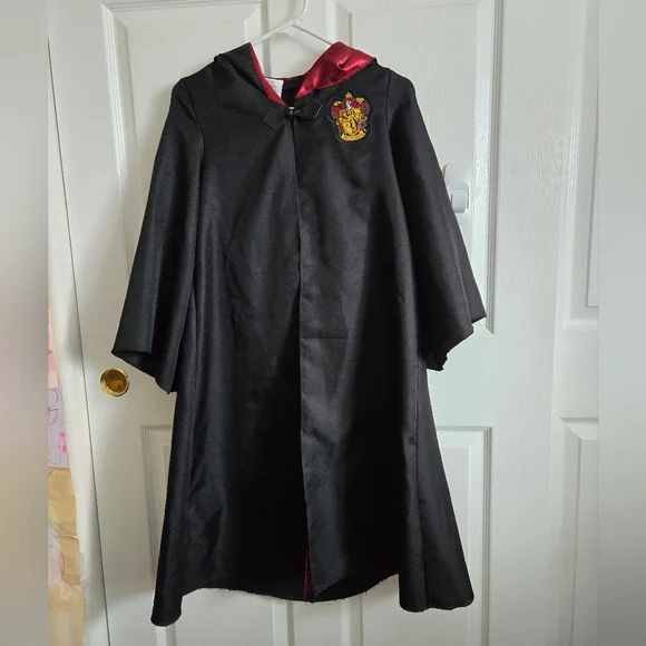 Harry Potter Robe Kids Medium Gryffindor Black Red Costume Hermione Cloak Hood - Picture 1 of 12